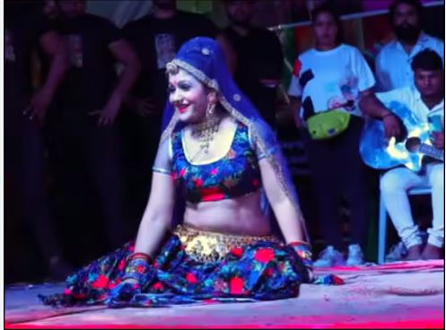 Gori Nagori Viral Video News 2024: गोरी नागोरी के जबरदस्त ठुमके देख मचल गए बुजुर्ग, लाठी छोड़ खोल डाली धोती, देख लें वीडियो Full Details 3 Gori Nagori Viral Video News