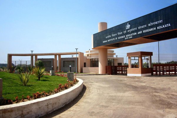 Top Space Science Colleges List: स्पेस साईंस के सेक्टर मे बनाना चाहते है करियर को के इन टॉप 10 कॉलेजों से करे पढ़ाई 3 Top Space Science Colleges List